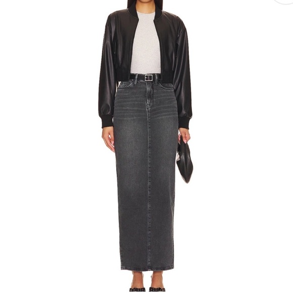 Good American Tube Maxi Skirt in Black Size 00/24

New with out tags
(D) - Picture 1 of 13